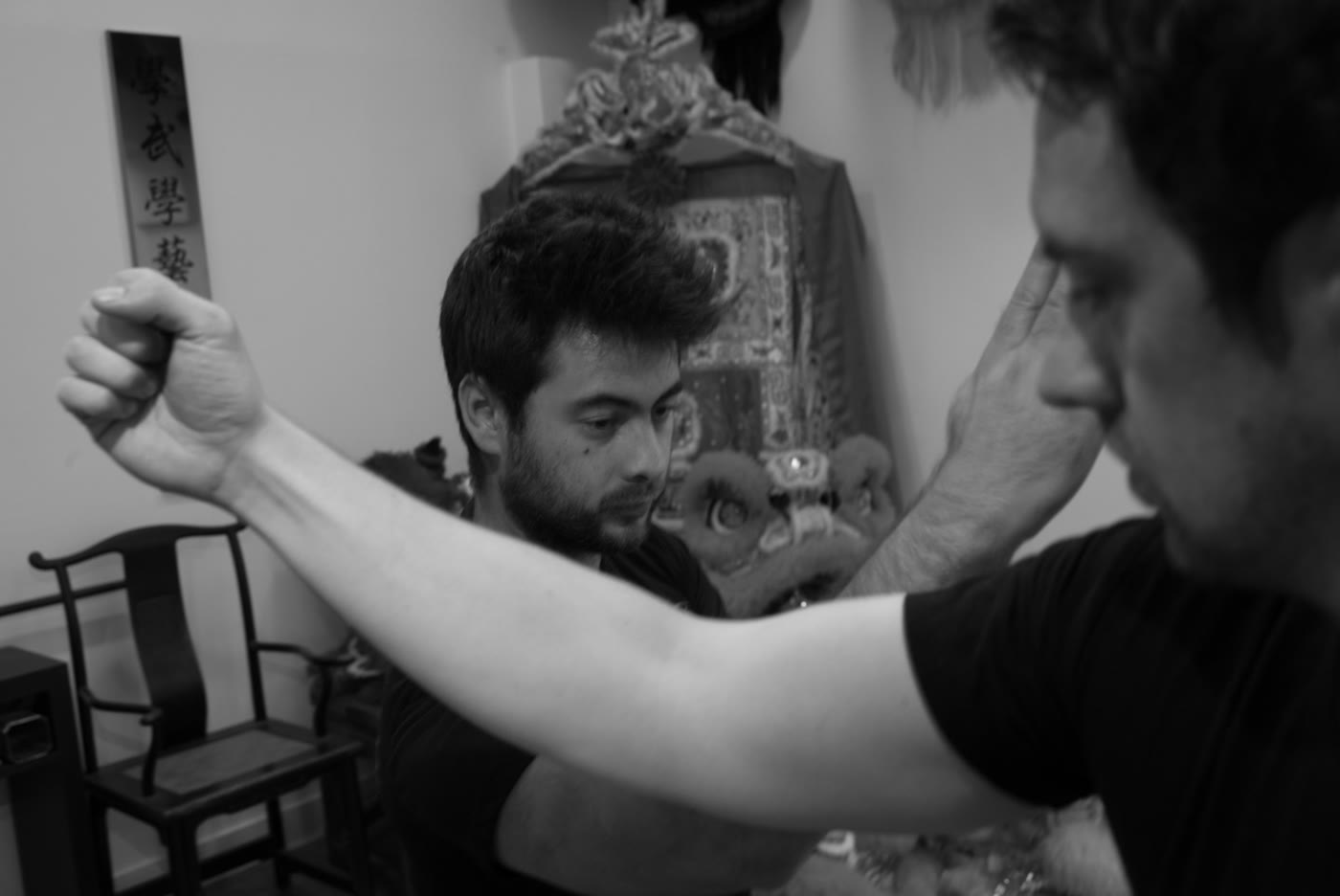 Travail technique à deux pendant un entraînement de Pak Mei